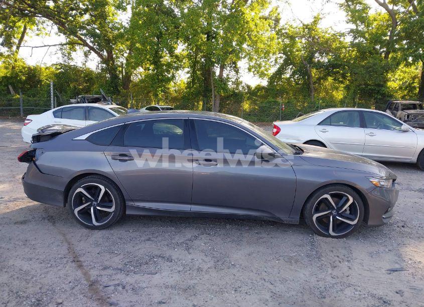 Photo 13 of 2018 Honda Accord SPORT (VIN 1HGCV1F30JA005928)