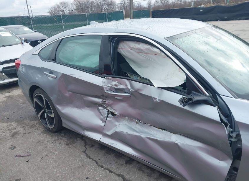 Photo 13 of 2018 Honda Accord SPORT (VIN 1HGCV1F30JA049718)