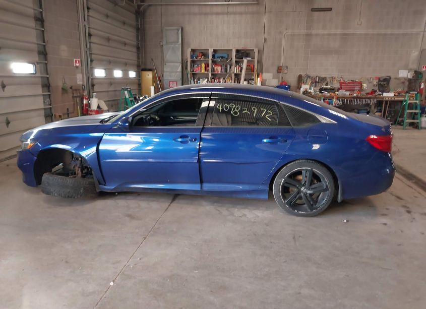 Photo 14 of 2018 Honda Accord SPORT (VIN 1HGCV1F30JA071346)