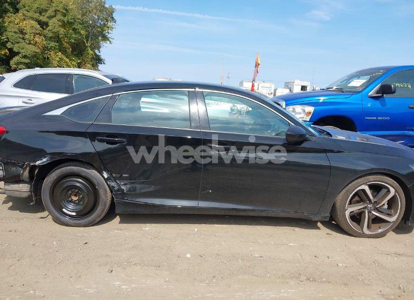 Photo 13 of 2018 Honda Accord SPORT (VIN 1HGCV1F30JA075686)