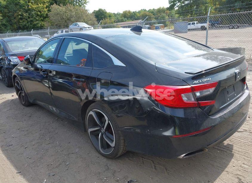 Photo 3 of 2018 Honda Accord SPORT (VIN 1HGCV1F30JA075686)