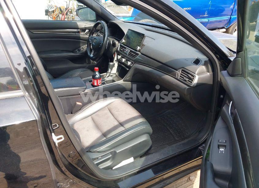 Photo 5 of 2018 Honda Accord SPORT (VIN 1HGCV1F30JA075686)