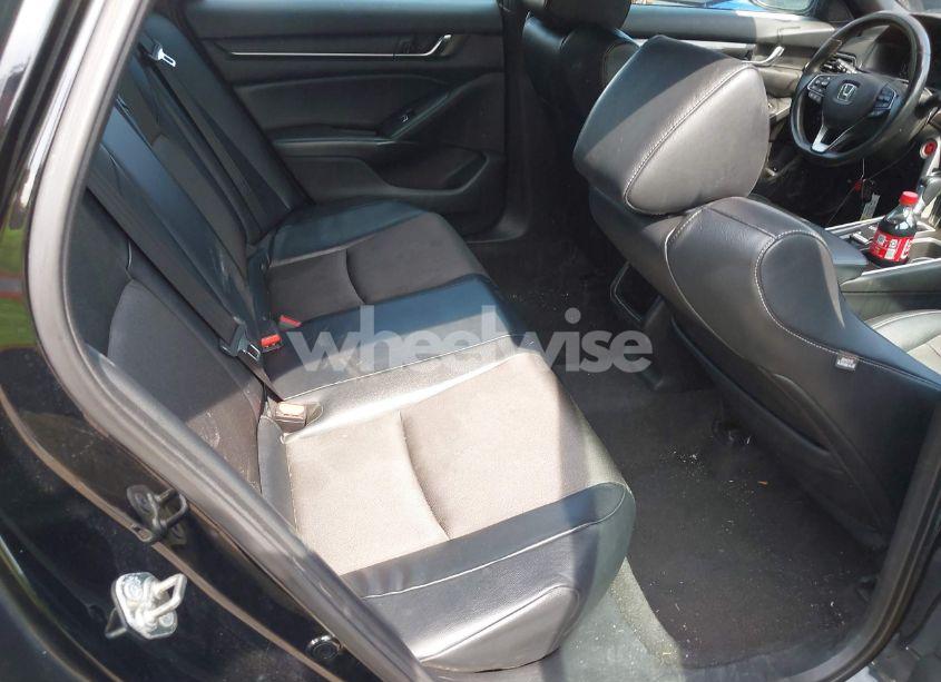 Photo 8 of 2018 Honda Accord SPORT (VIN 1HGCV1F30JA075686)