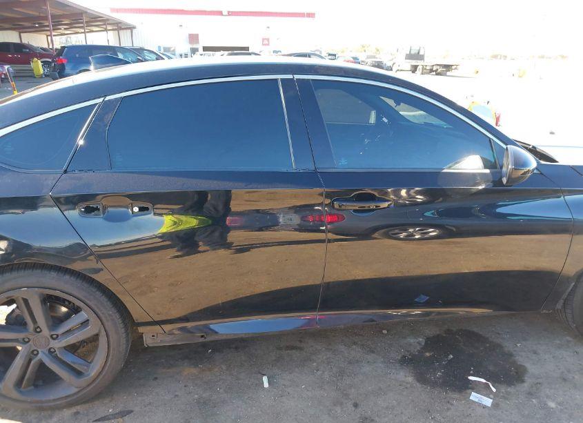 Photo 14 of 2018 Honda Accord SPORT (VIN 1HGCV1F30JA143954)