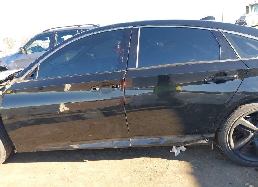 Photo 15 of 2018 Honda Accord SPORT (VIN 1HGCV1F30JA143954)