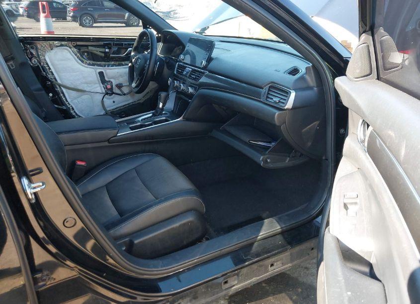 Photo 5 of 2018 Honda Accord SPORT (VIN 1HGCV1F30JA143954)