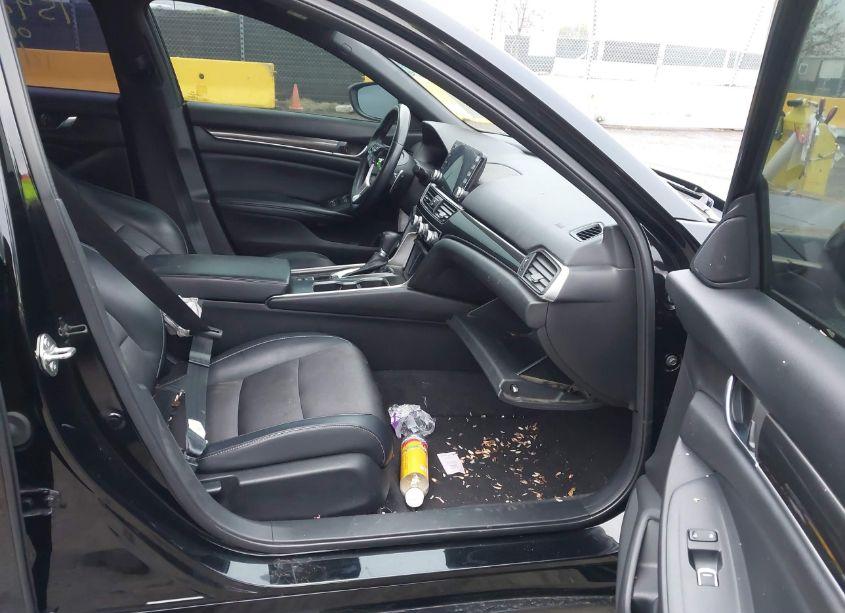 Photo 5 of 2018 Honda Accord SPORT (VIN 1HGCV1F30JA188103)