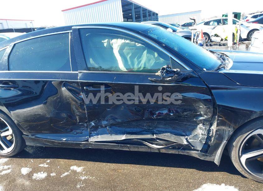 Photo 6 of 2018 Honda Accord SPORT (VIN 1HGCV1F30JA198534)