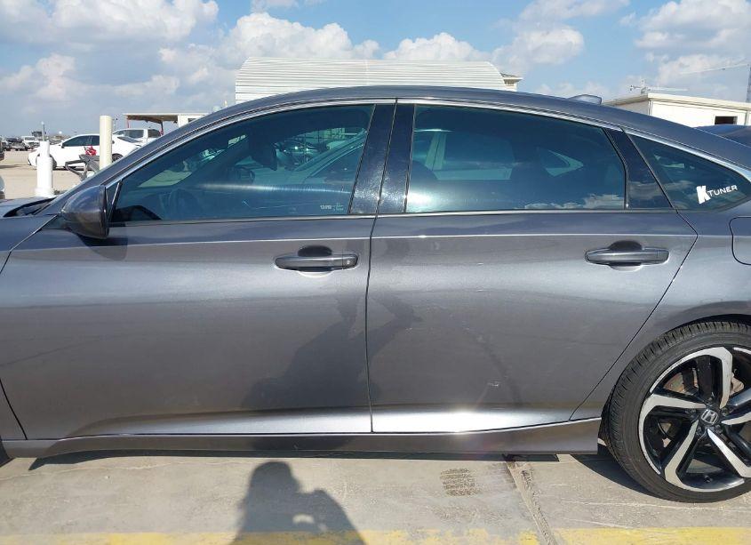 Photo 15 of 2018 Honda Accord SPORT (VIN 1HGCV1F30JA216899)