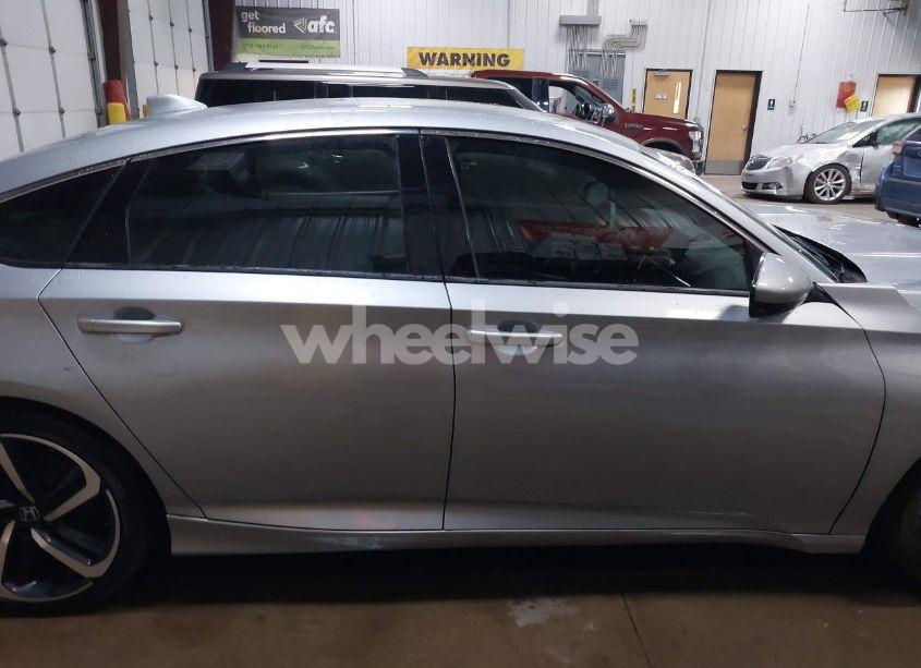 Photo 14 of 2018 Honda Accord SPORT (VIN 1HGCV1F30JA219592)