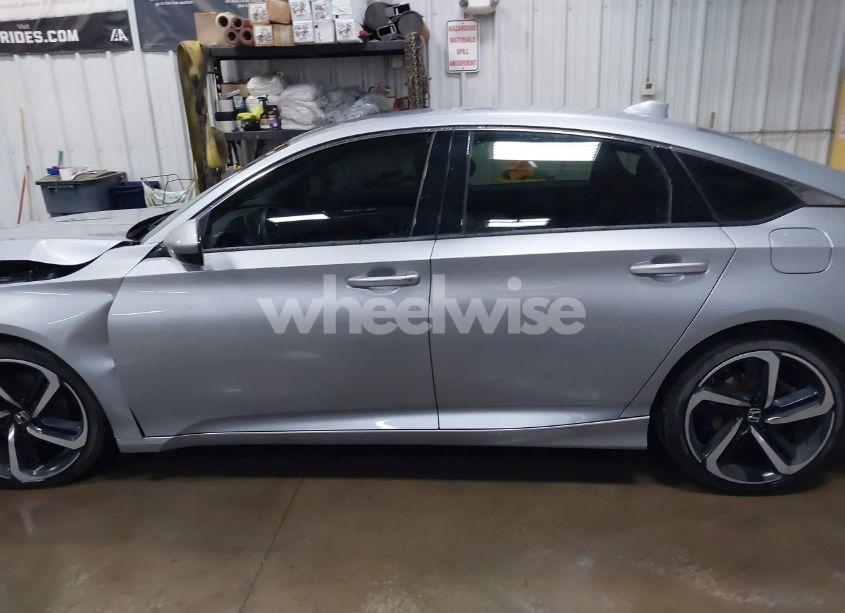Photo 15 of 2018 Honda Accord SPORT (VIN 1HGCV1F30JA219592)