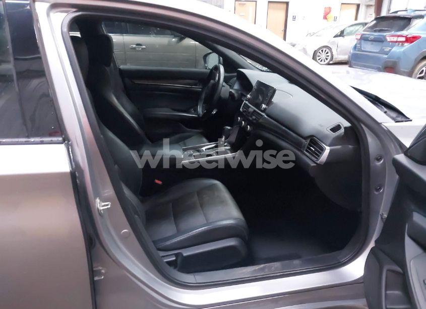 Photo 5 of 2018 Honda Accord SPORT (VIN 1HGCV1F30JA219592)