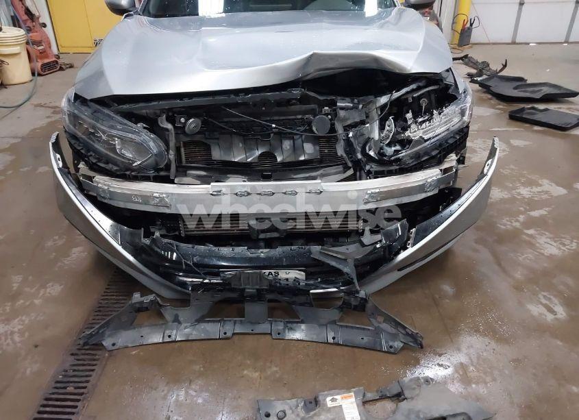 Photo 6 of 2018 Honda Accord SPORT (VIN 1HGCV1F30JA219592)