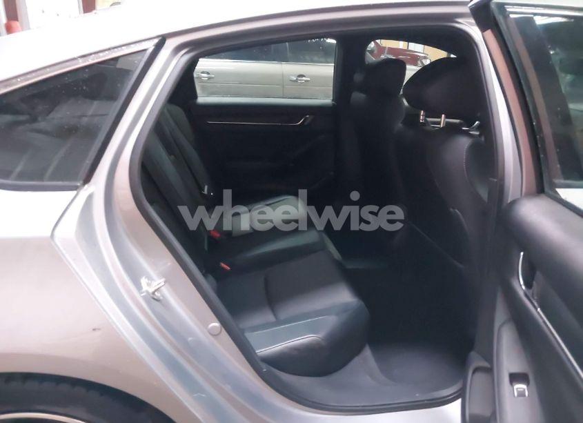 Photo 8 of 2018 Honda Accord SPORT (VIN 1HGCV1F30JA219592)