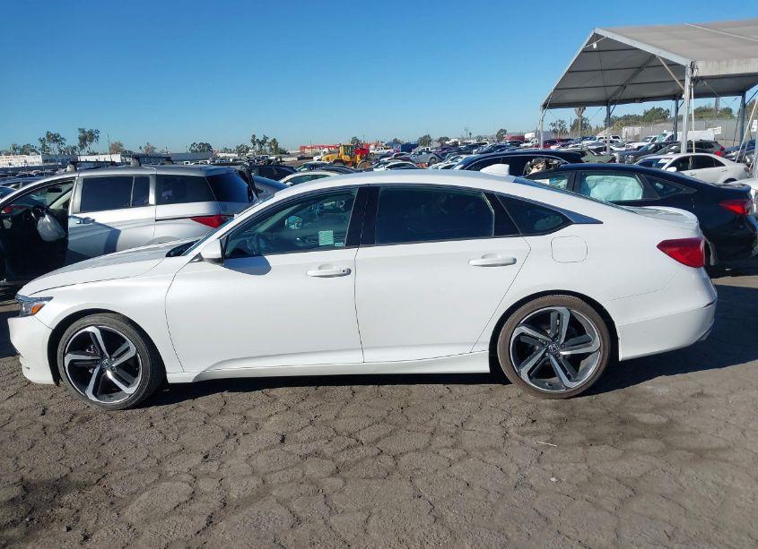 Photo 14 of 2018 Honda Accord SPORT (VIN 1HGCV1F30JA259686)