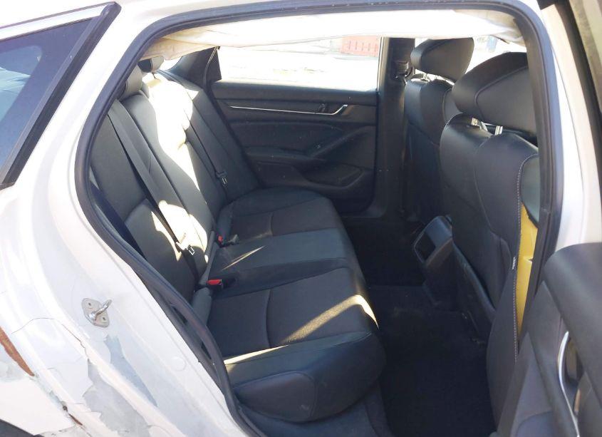 Photo 8 of 2018 Honda Accord SPORT (VIN 1HGCV1F30JA259686)