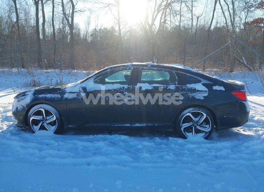 Photo 14 of 2018 Honda Accord SPORT (VIN 1HGCV1F30JA269067)