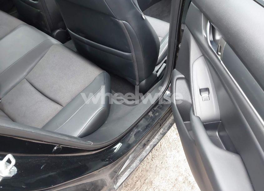 Photo 8 of 2018 Honda Accord SPORT (VIN 1HGCV1F30JA811056)