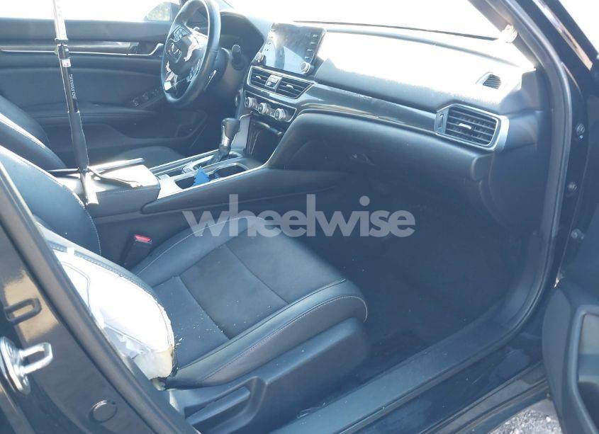 Photo 5 of 2019 Honda Accord SPORT (VIN 1HGCV1F30KA058095)