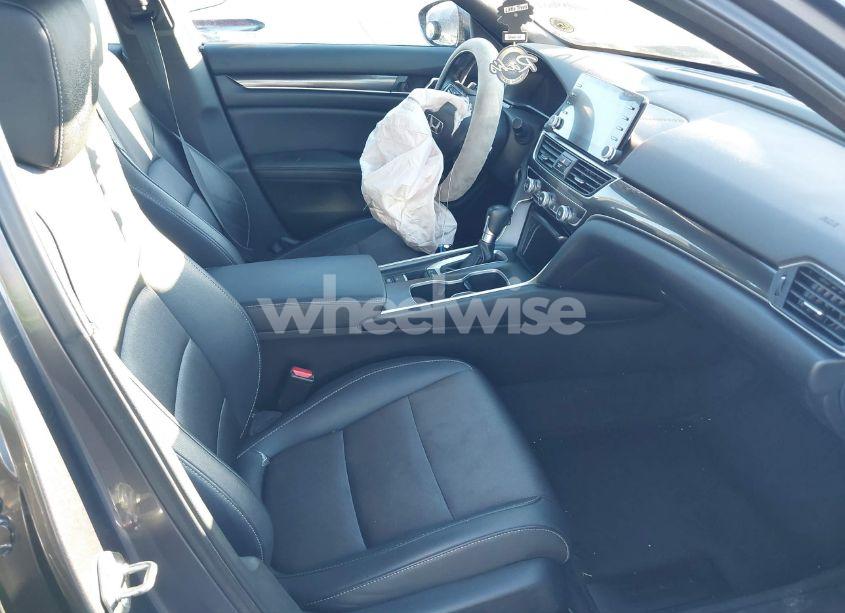 Photo 5 of 2019 Honda Accord SPORT (VIN 1HGCV1F30KA064169)