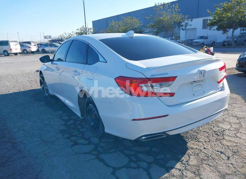 Photo 3 of 2019 Honda Accord SPORT (VIN 1HGCV1F30KA095535)