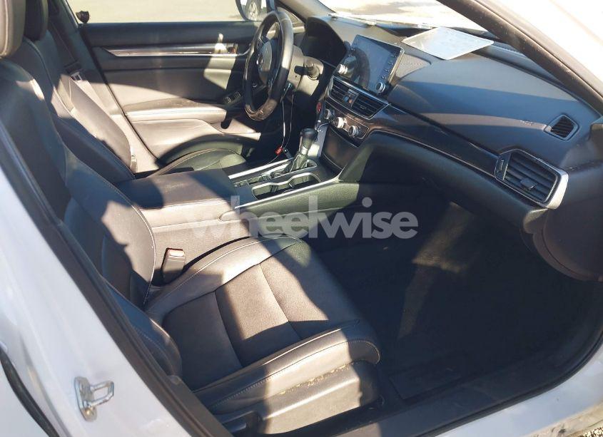 Photo 5 of 2019 Honda Accord SPORT (VIN 1HGCV1F30KA095535)