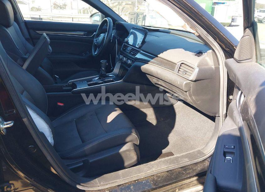 Photo 5 of 2019 Honda Accord SPORT (VIN 1HGCV1F30KA103424)