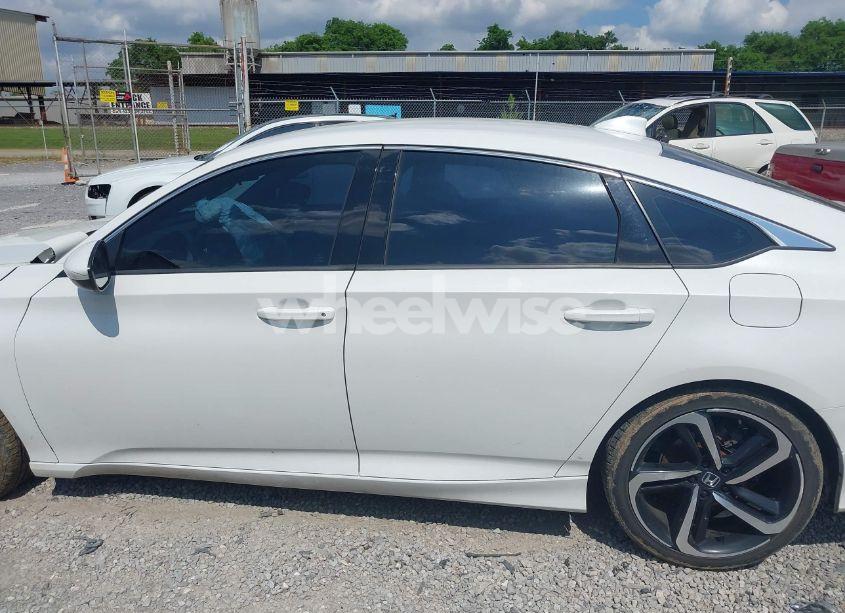 Photo 14 of 2019 Honda Accord SPORT (VIN 1HGCV1F30KA139355)