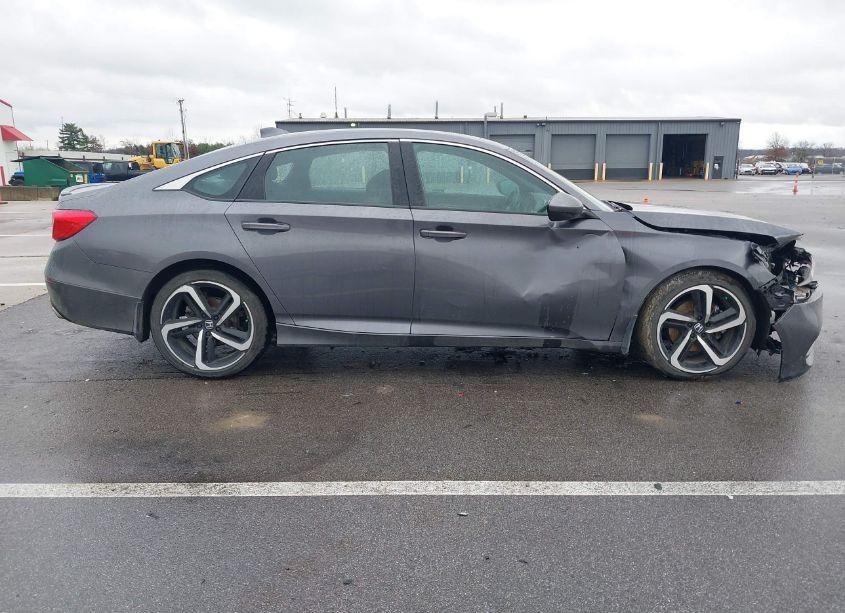 Photo 14 of 2018 Honda Accord SPORT (VIN 1HGCV1F31JA053020)