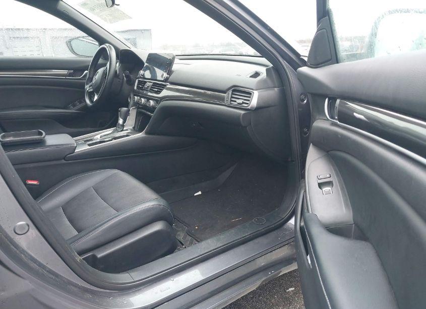 Photo 5 of 2018 Honda Accord SPORT (VIN 1HGCV1F31JA053020)