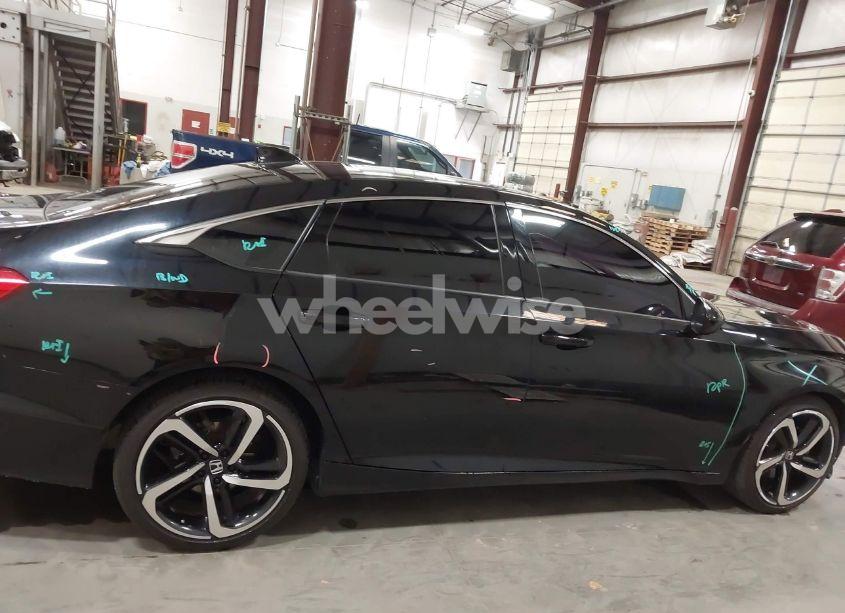 Photo 14 of 2018 Honda Accord SPORT (VIN 1HGCV1F31JA058069)