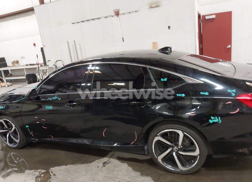 Photo 15 of 2018 Honda Accord SPORT (VIN 1HGCV1F31JA058069)