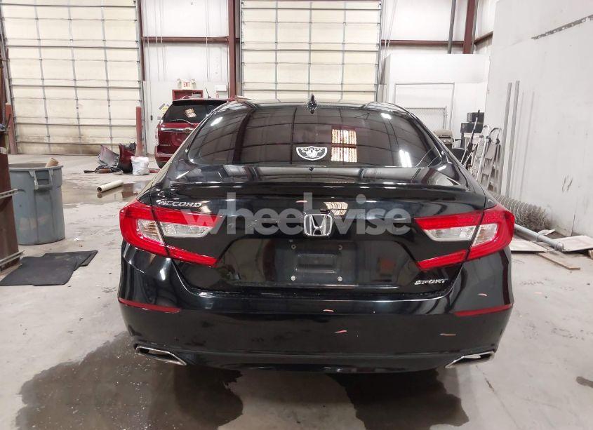 Photo 17 of 2018 Honda Accord SPORT (VIN 1HGCV1F31JA058069)