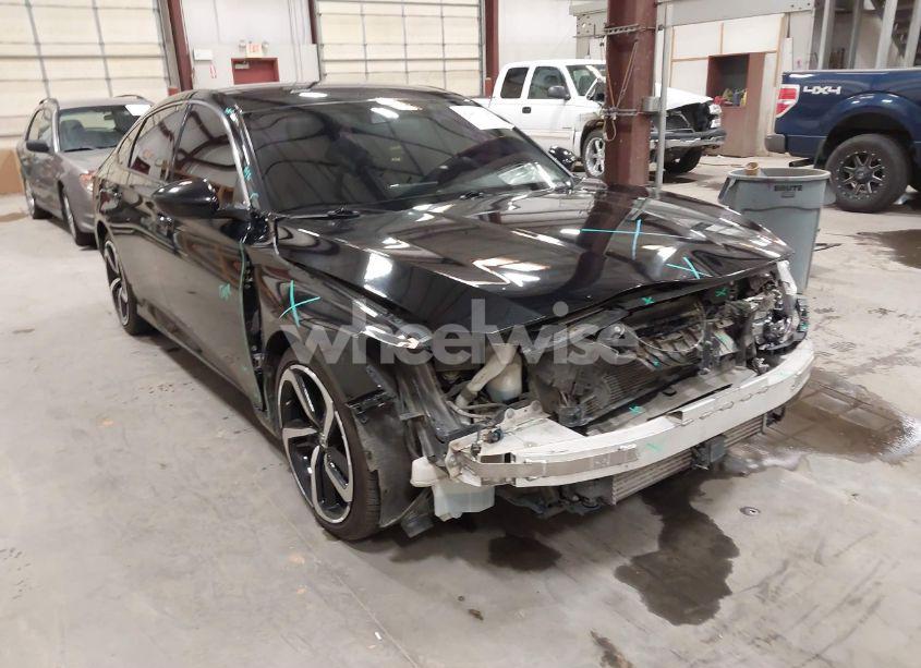 Photo 18 of 2018 Honda Accord SPORT (VIN 1HGCV1F31JA058069)