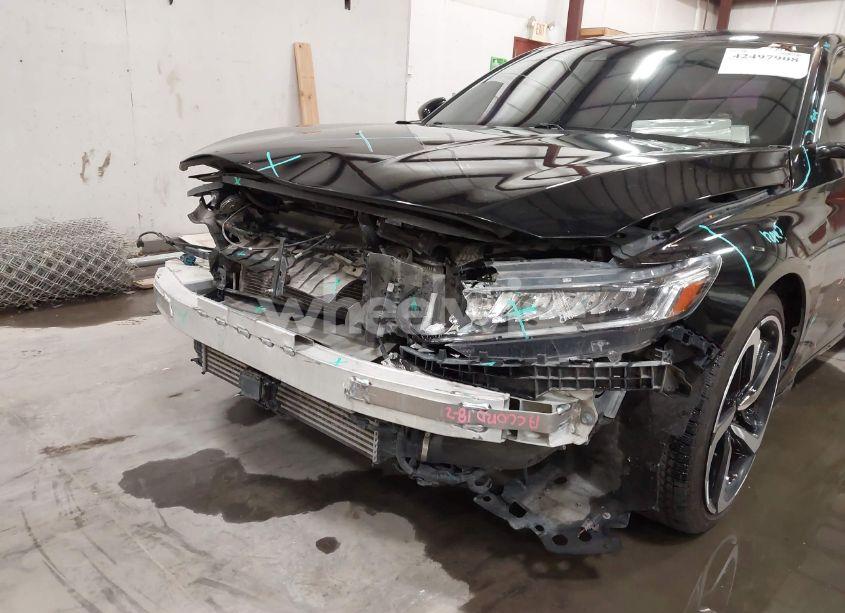 Photo 19 of 2018 Honda Accord SPORT (VIN 1HGCV1F31JA058069)