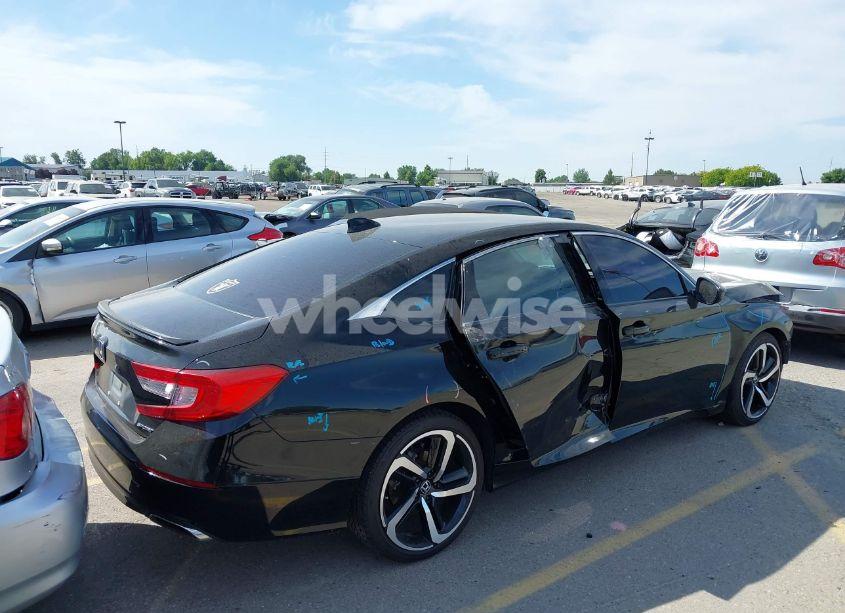 Photo 4 of 2018 Honda Accord SPORT (VIN 1HGCV1F31JA058069)