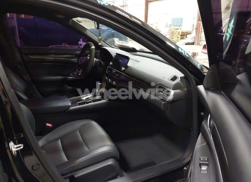 Photo 5 of 2018 Honda Accord SPORT (VIN 1HGCV1F31JA058069)