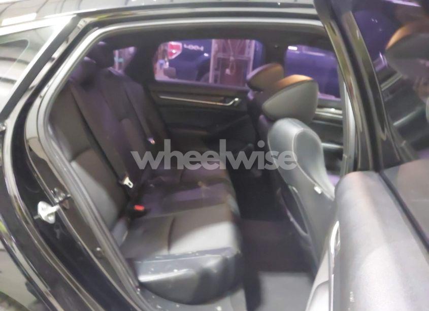 Photo 8 of 2018 Honda Accord SPORT (VIN 1HGCV1F31JA058069)