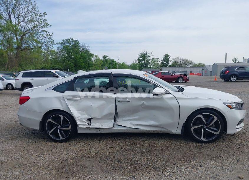 Photo 13 of 2018 Honda Accord SPORT (VIN 1HGCV1F31JA069931)