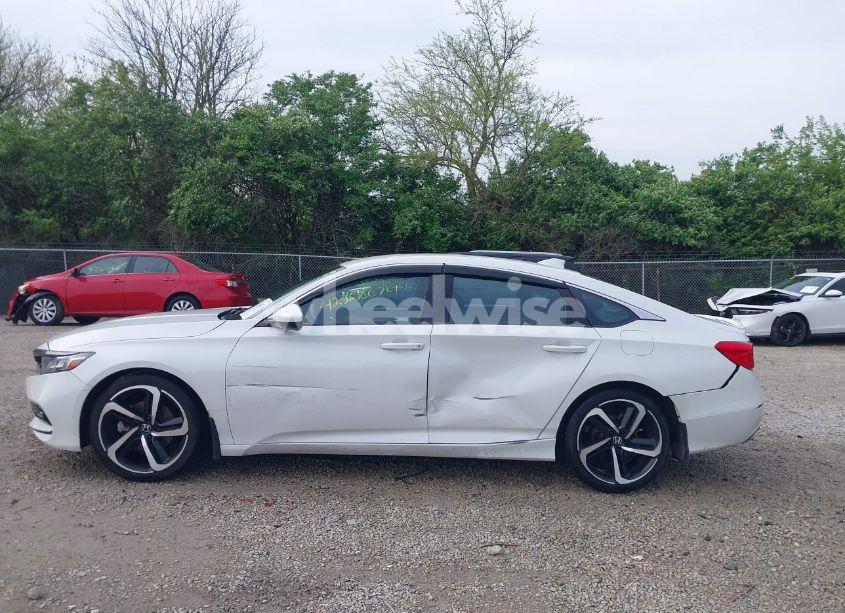 Photo 14 of 2018 Honda Accord SPORT (VIN 1HGCV1F31JA069931)