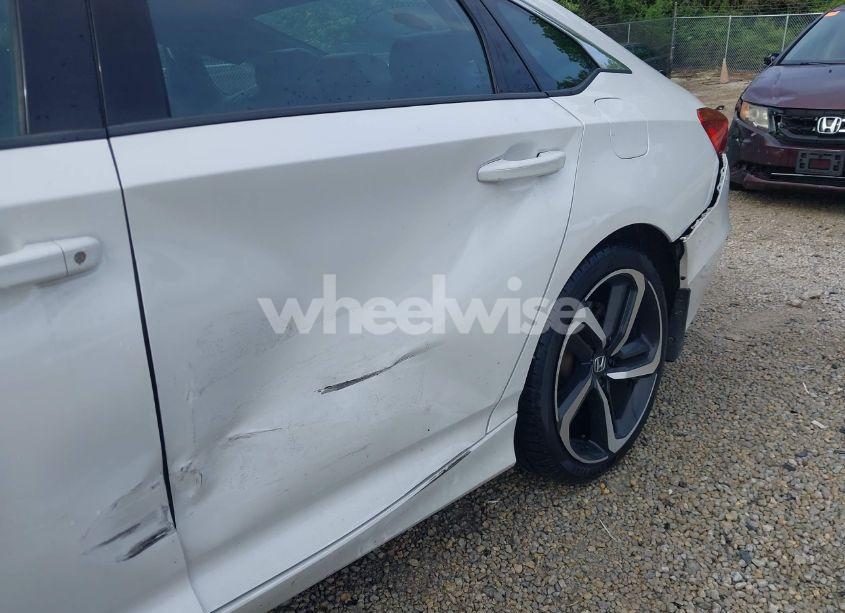 Photo 20 of 2018 Honda Accord SPORT (VIN 1HGCV1F31JA069931)