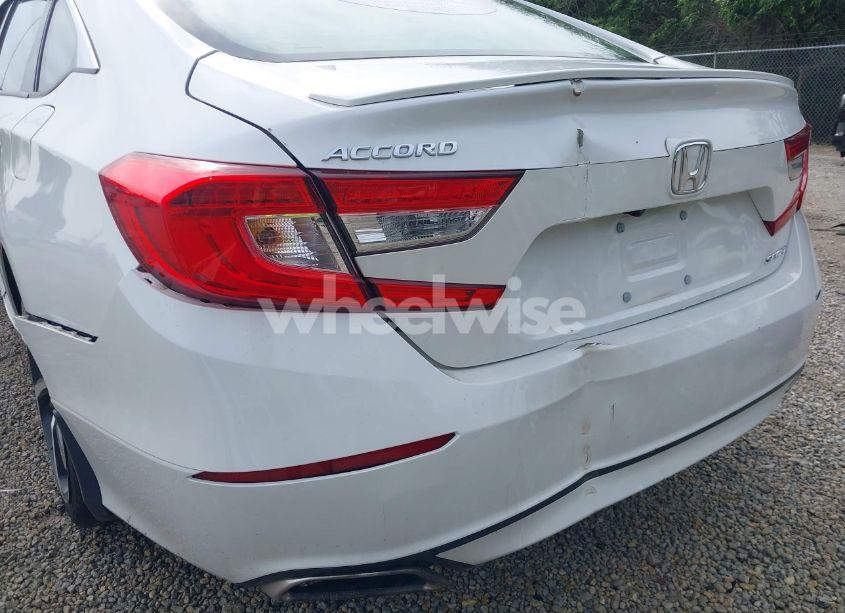 Photo 21 of 2018 Honda Accord SPORT (VIN 1HGCV1F31JA069931)