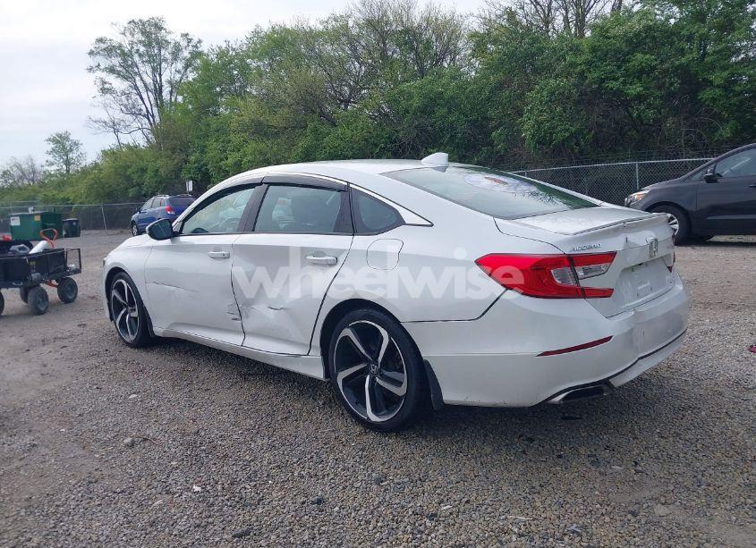 Photo 3 of 2018 Honda Accord SPORT (VIN 1HGCV1F31JA069931)