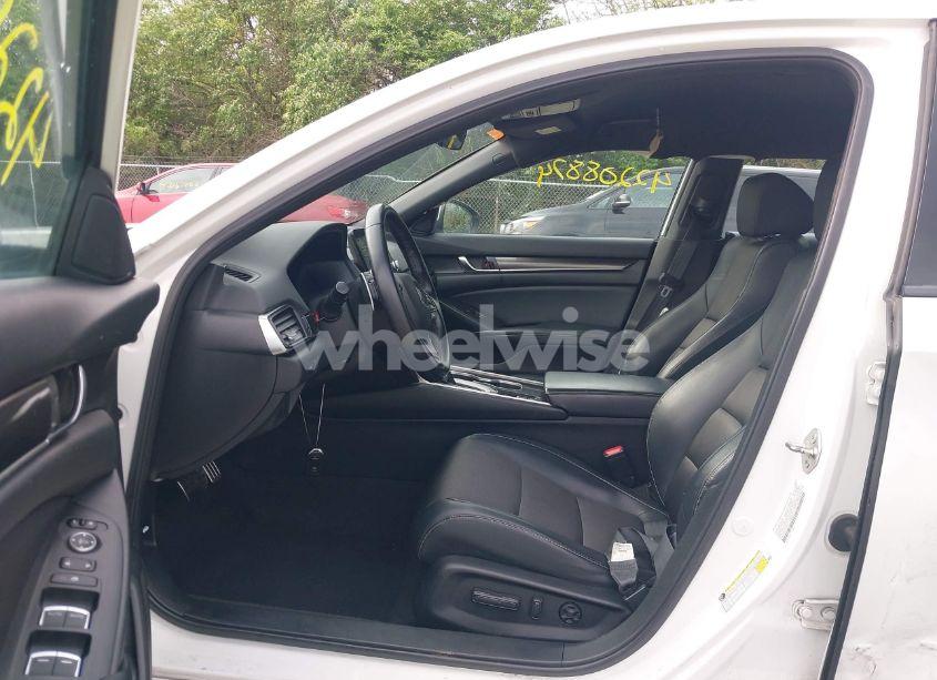 Photo 5 of 2018 Honda Accord SPORT (VIN 1HGCV1F31JA069931)