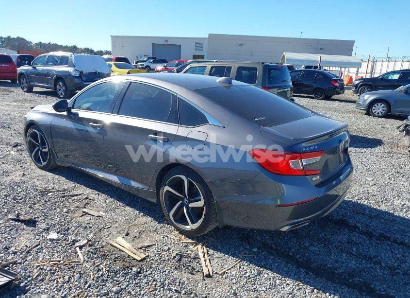Photo 3 of 2018 Honda Accord SPORT (VIN 1HGCV1F31JA156101)