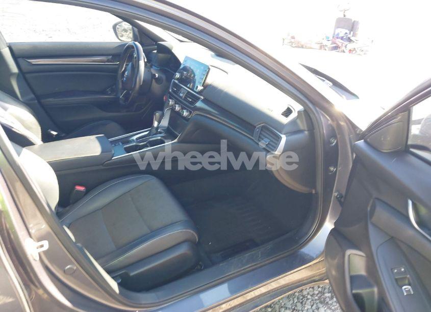 Photo 5 of 2018 Honda Accord SPORT (VIN 1HGCV1F31JA156101)