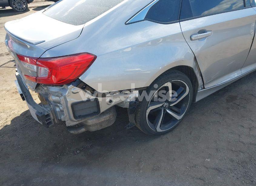 Photo 18 of 2018 Honda Accord SPORT (VIN 1HGCV1F31JA164294)