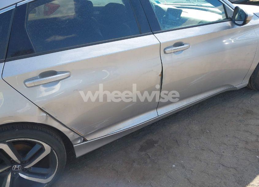 Photo 19 of 2018 Honda Accord SPORT (VIN 1HGCV1F31JA164294)