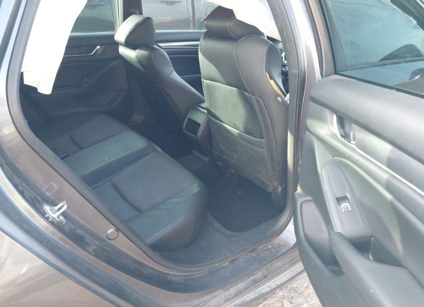 Photo 8 of 2018 Honda Accord SPORT (VIN 1HGCV1F31JA187607)