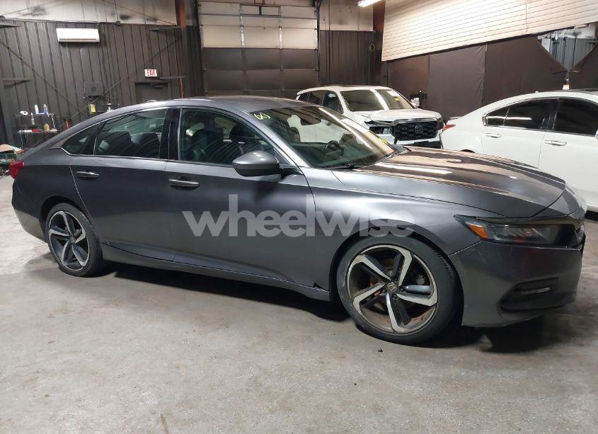 Photo 14 of 2018 Honda Accord SPORT (VIN 1HGCV1F31JA196887)